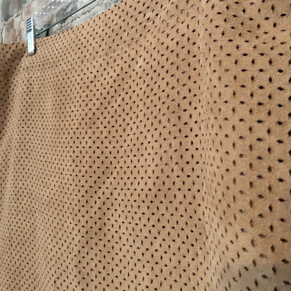 Tan suede laser cut pencil skirt - Picture 4 of 7